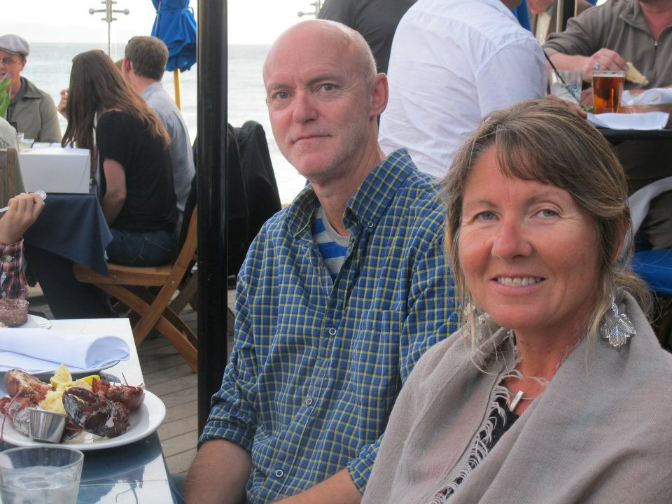 Helen og pappa ved bordet