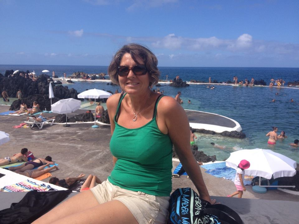 Helen ved naturbassengene i Porto Moniz på Madeira