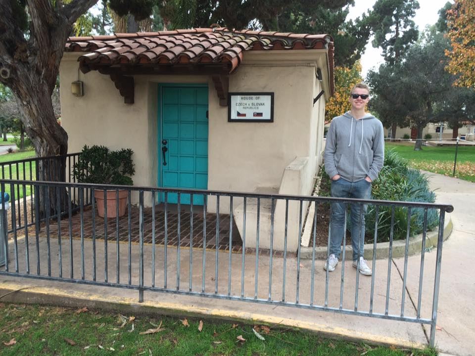 Aksel ved House of Czech & Slovak Republics i Balboa Park
