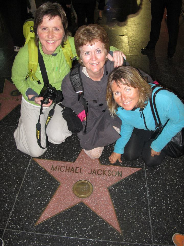 Helen og venninner ved Michael Jacksons stjerne på Hollywood Walk of Fame